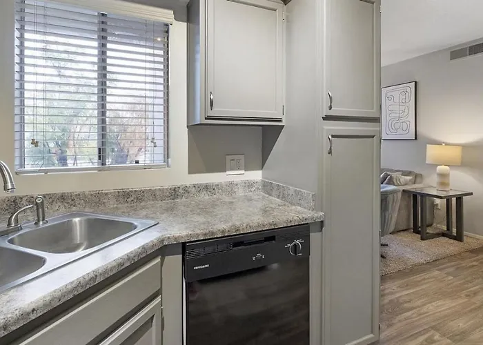 Landing Modern With Amazing Amenities Apartment