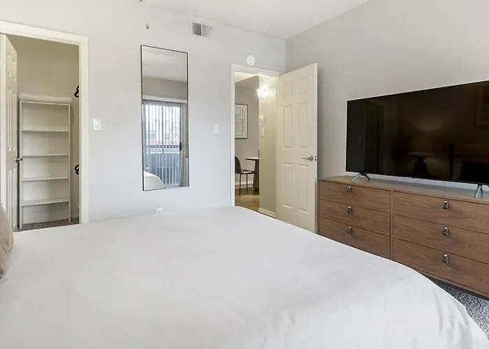 Apartment Landing Modern With Amazing Amenities