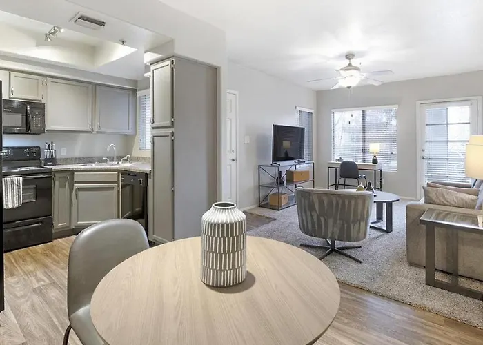 Apartment Landing Modern With Amazing Amenities *